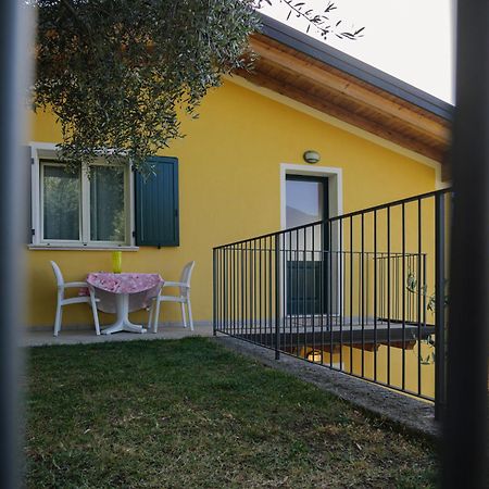 Casa Navla' Appartamenti "Ulivi"- "Fiori" -"Velieri"-"Luna"-"Nido"-"Taverna" ティニャーレ エクステリア 写真