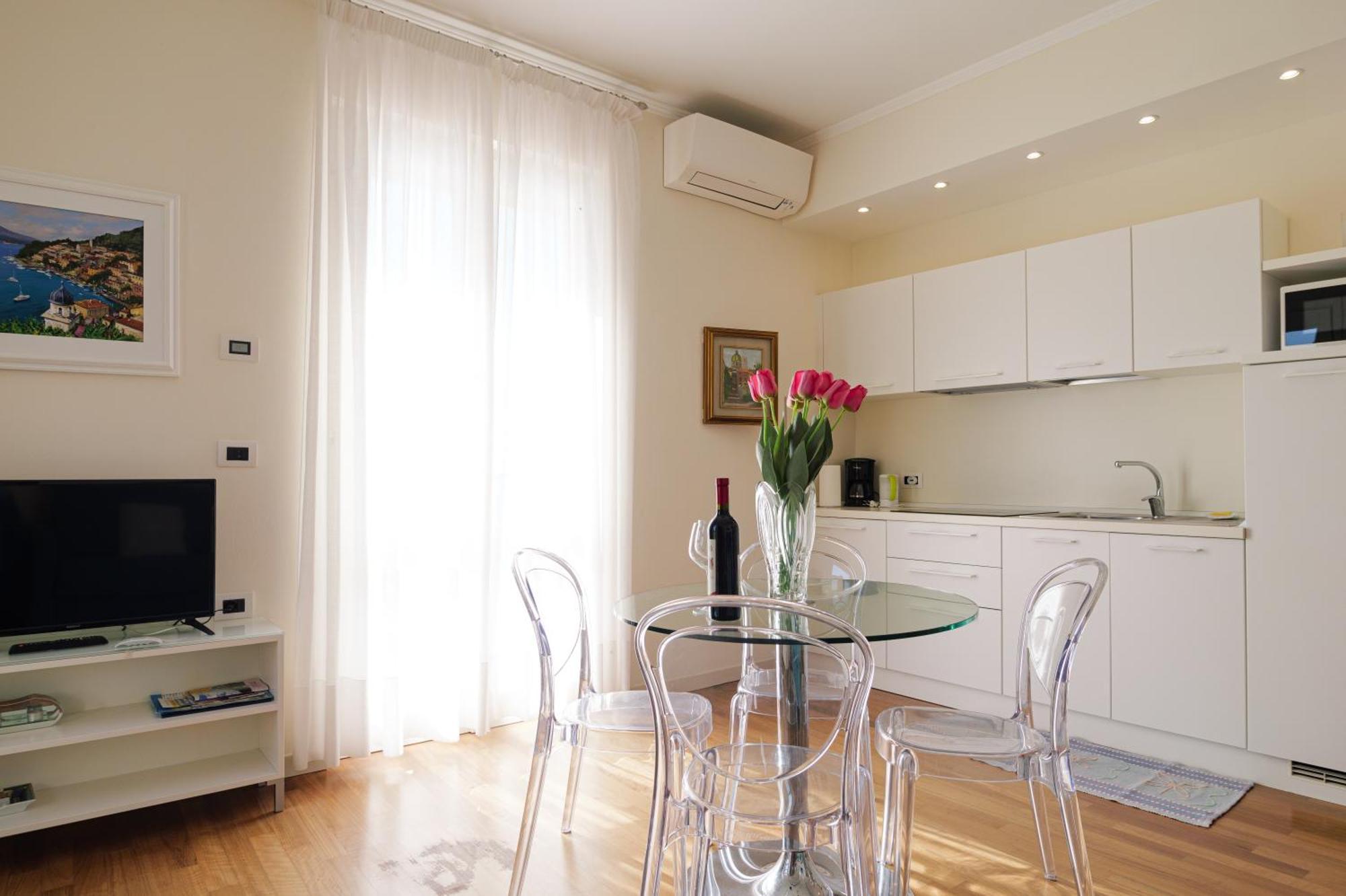 Casa Navla' Appartamenti "Ulivi"- "Fiori" -"Velieri"-"Luna"-"Nido"-"Taverna" ティニャーレ エクステリア 写真